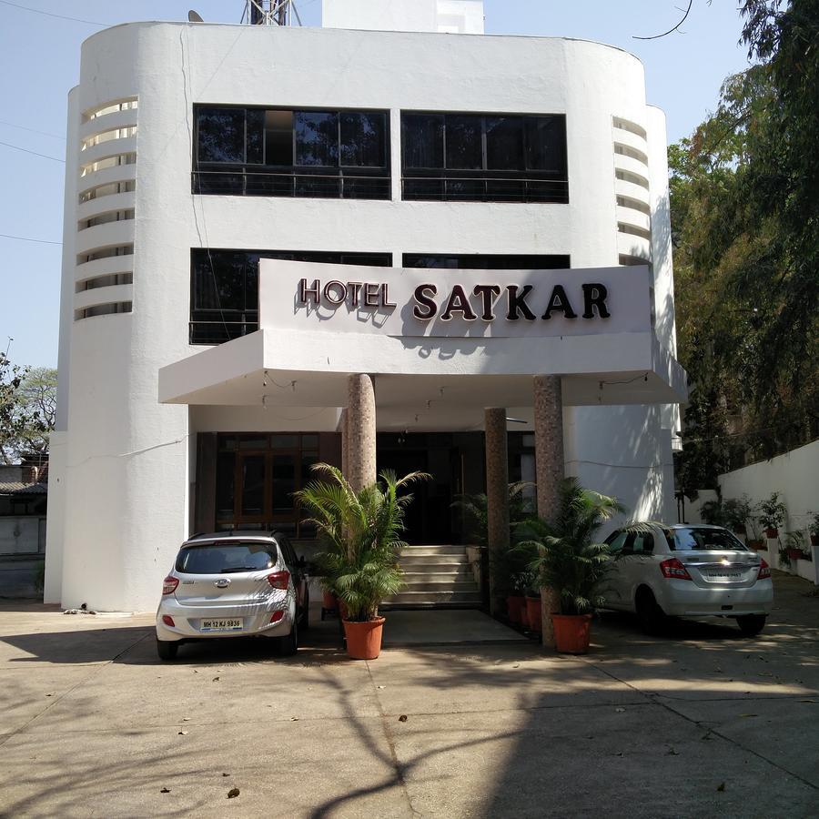 Hotel Satkar Pune Exteriör bild
